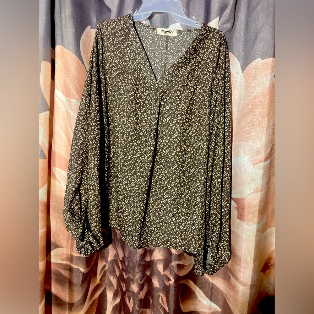 NWOT🔥🔥 Haptics brand new long sleeve blouse